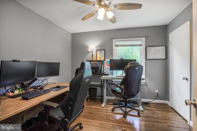 Building Photo - 7039 Calamo St