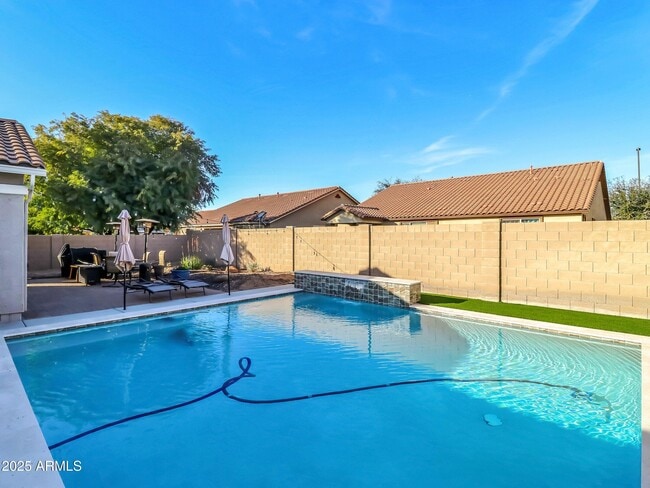 Building Photo - 1866 E Ravenswood Dr