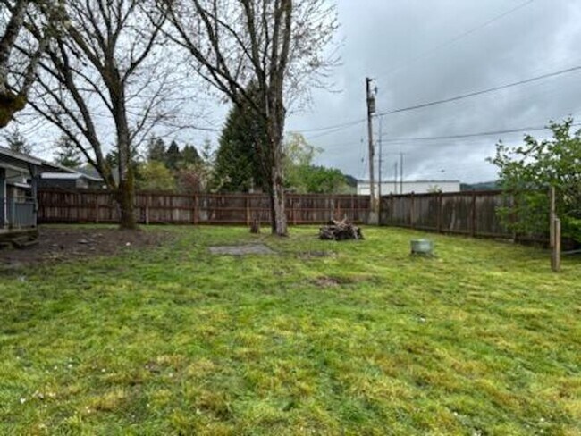 Building Photo - Single level pet friendly home - Move In Special