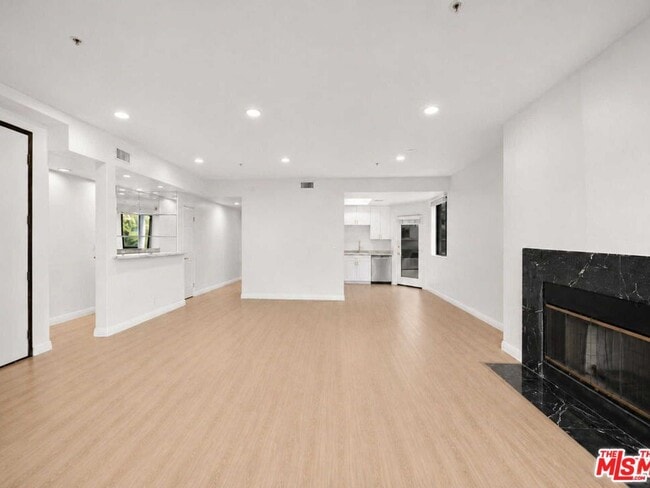 Building Photo - 9836 Vidor Dr