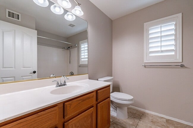 Building Photo - Stunning Tempe Home with Private Pool