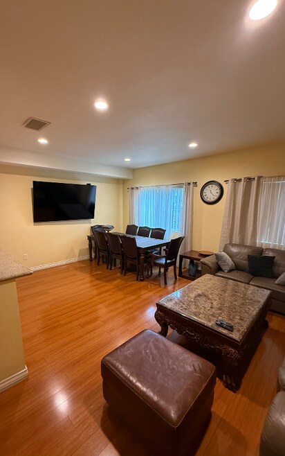 Building Photo - 1050 N Kingsley Dr