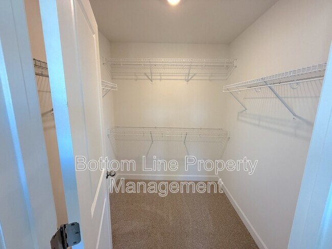 Building Photo - 8024 Hidden Spgs Trl