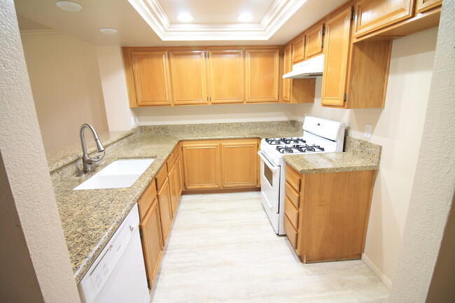 Building Photo - Spacious 1 Bd Condo in Scripps Ranch!