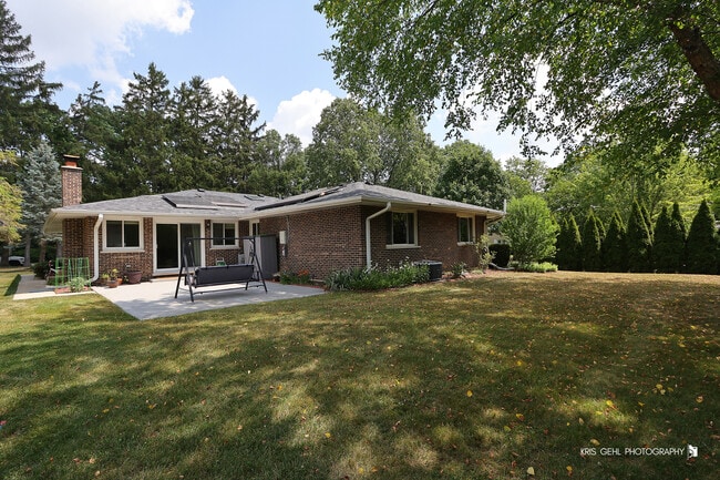Building Photo - 605 W Gilbert Rd