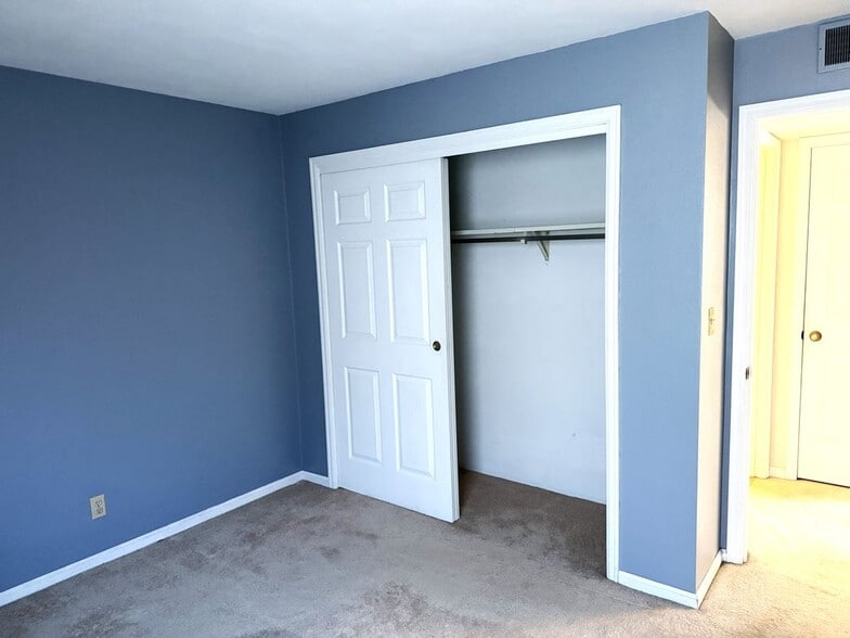 Building Photo - 3438 Villa Ridge