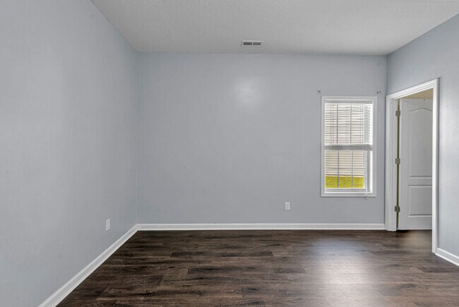 Building Photo - 402 Derrick Dr