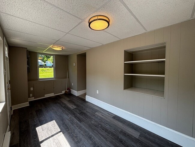 Building Photo - Newly remodeled 3+ bedroom