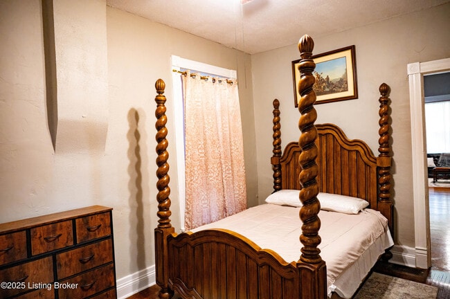 Building Photo - 1331 S Floyd St