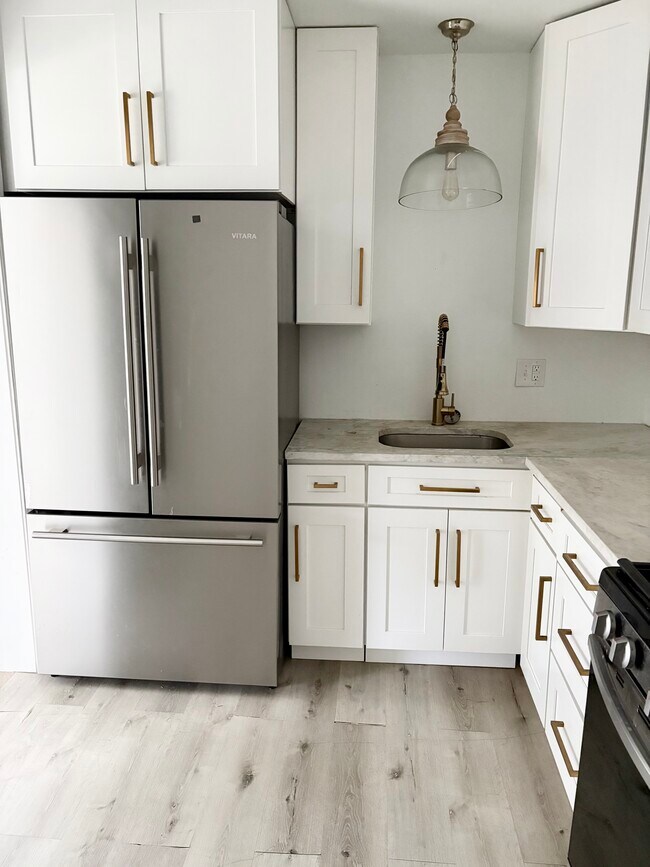 Building Photo - 9305 River Ln