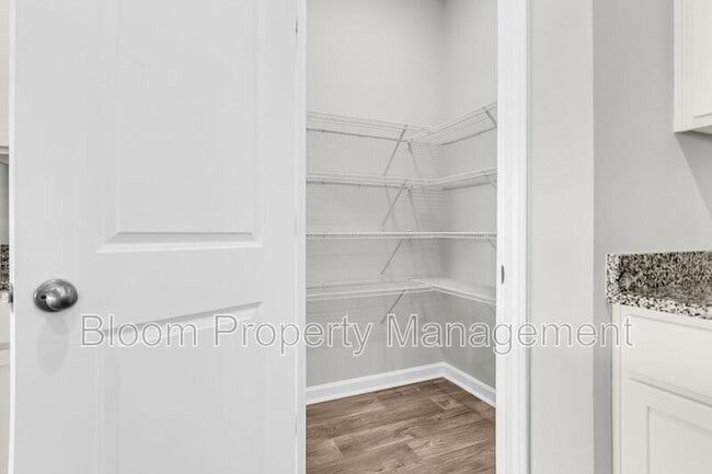 Building Photo - 151 Morning Vw Wy