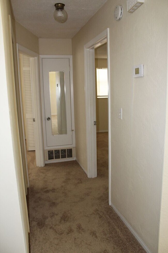 Building Photo - Half duplex close to the beach!