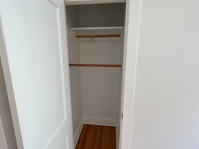 Building Photo - 6018 N Melvina Ave