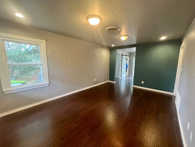 Building Photo - 317 Truman Pl