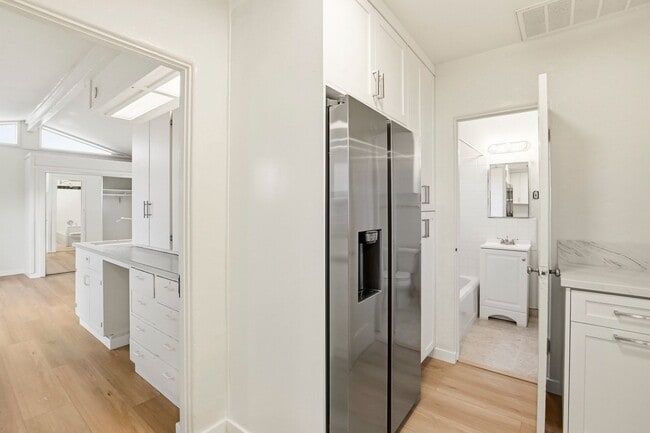 Building Photo - 1 BLOCK TO THE BEACH! COMPLETELY REMODELED 2BD/2BA OCEAN BEACH UNIT WITH TANDEM PARKING! $4,795/MO