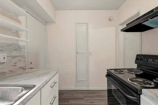 Building Photo - 4410 NE 2nd Ave