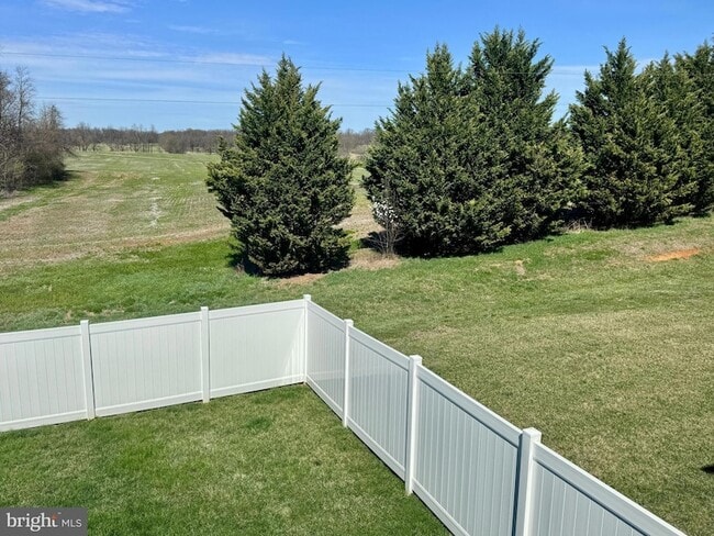 Building Photo - 576 Thumper Dr