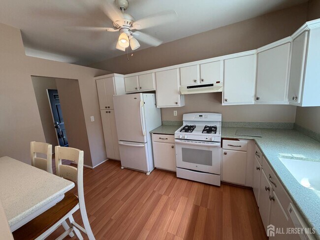 Building Photo - 3081 Cypress Ct