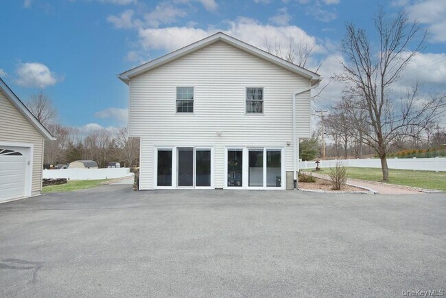 Building Photo - 478 Lake Rd