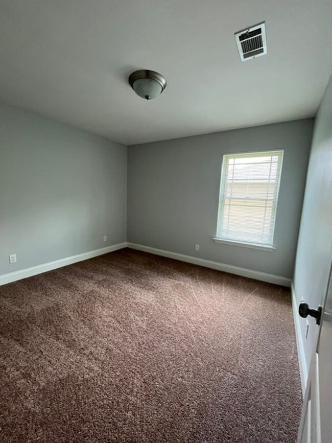 Building Photo - 120 Laurelwood Ct