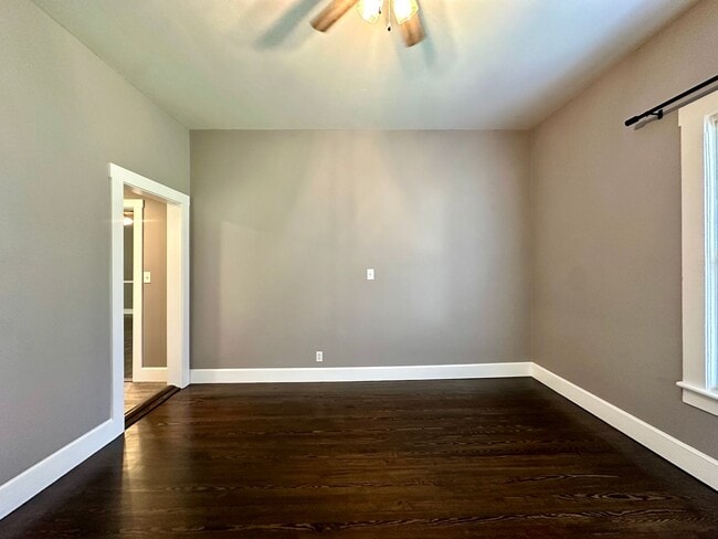 Building Photo - Charming 3 Bedroom Home for Rent – Recentl...