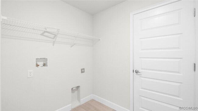 Building Photo - 23 Lone Pine St