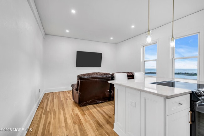 Building Photo - 400 Deal Lake Dr