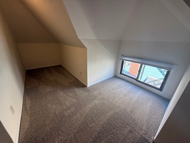 Building Photo - 315 N Blair St