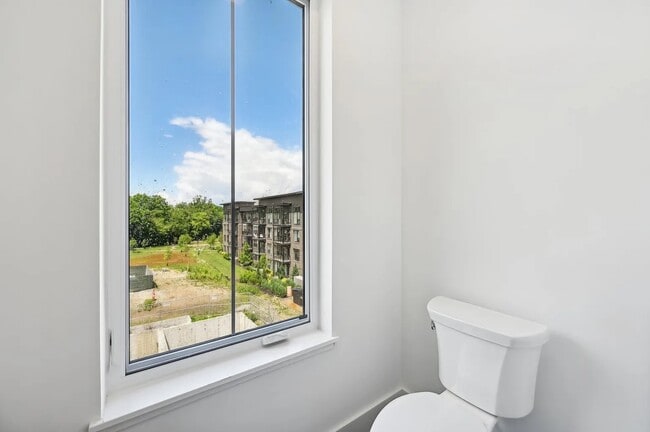 Building Photo - 526 Riverfront Ln