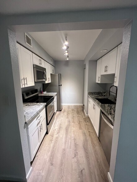 Building Photo - 7835 E Glenrosa Ave