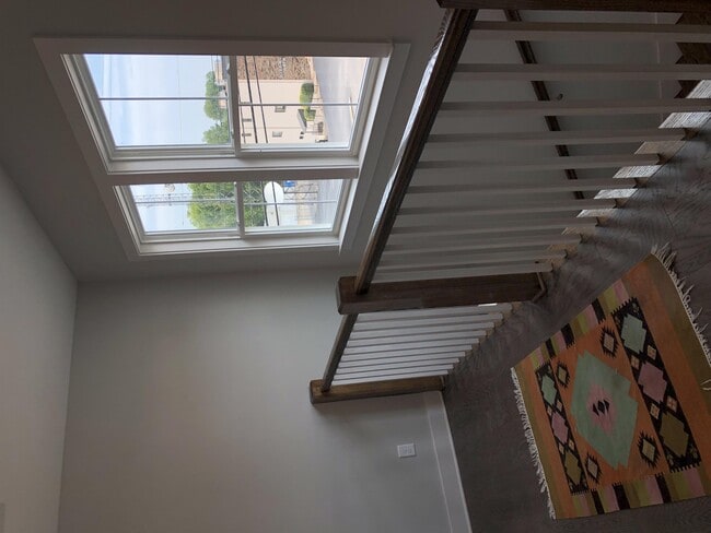 Building Photo - 509 Rosedale Ave