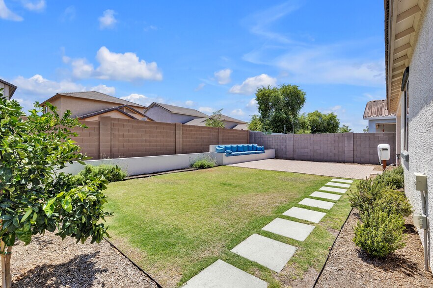 Building Photo - 1691 W Desert Spring Way