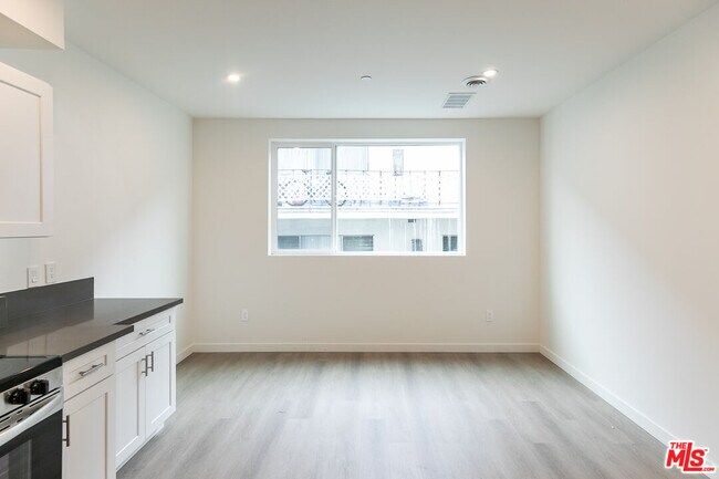 Building Photo - 1227 N Berendo St