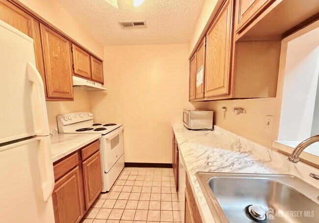 Building Photo - 2310 Ravens Crest Dr