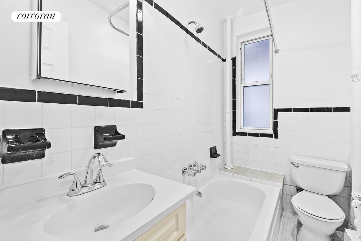 Building Photo - 53 W 106th St