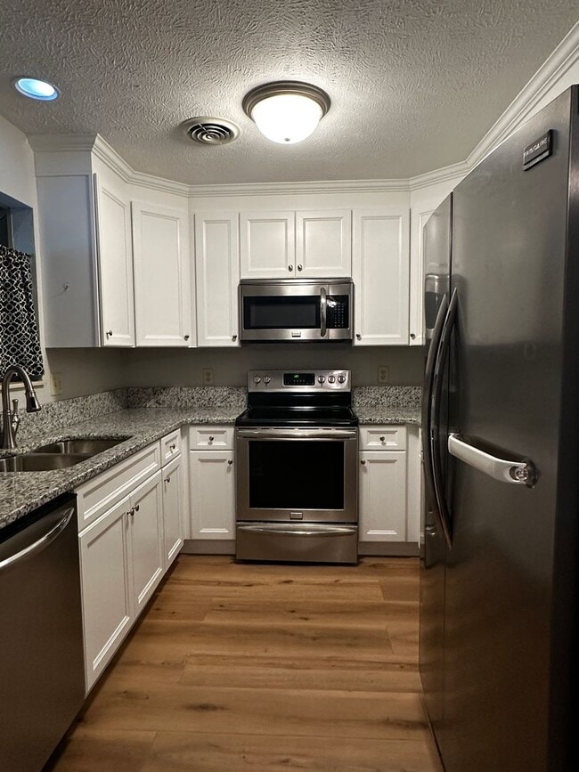 Building Photo - 2 Bedroom/2.5 Bath in Lyn Mar Downs