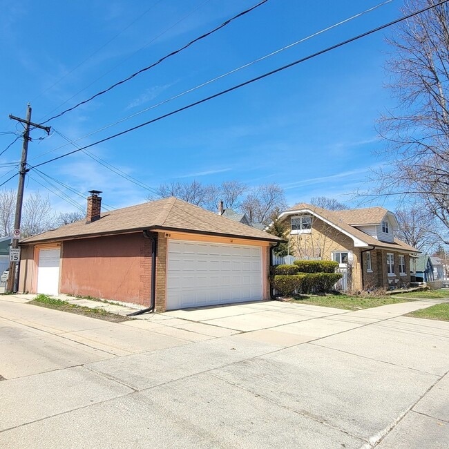 Building Photo - 144 E Pomeroy St