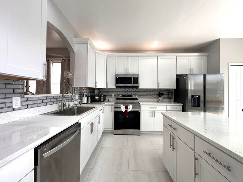 Building Photo - 321 Cabello Dr