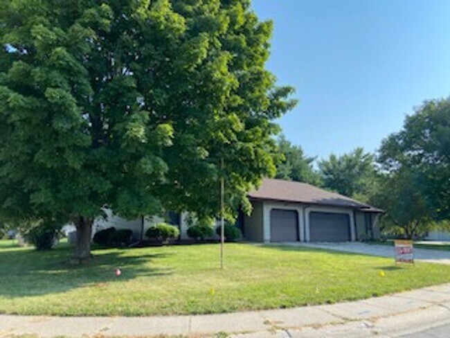 Building Photo - 1721 Graceland Ct