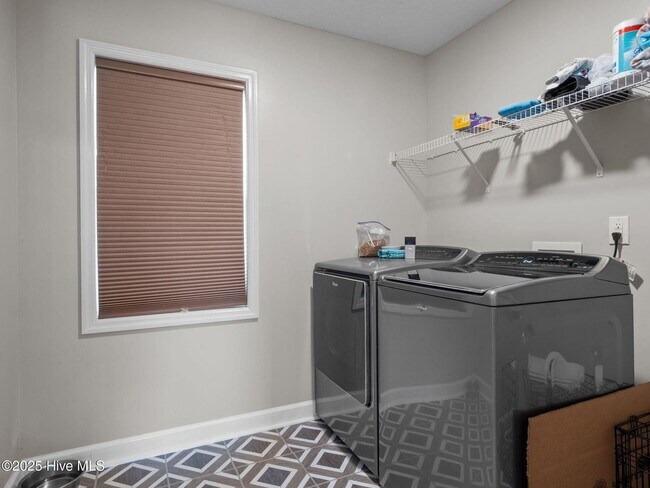 Building Photo - 216 Shell Rock Landing Rd