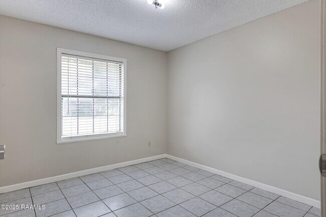 Building Photo - 201 Calypso Ln