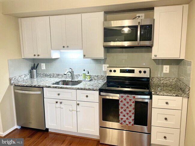 Building Photo - 6210 Hidden Clearing