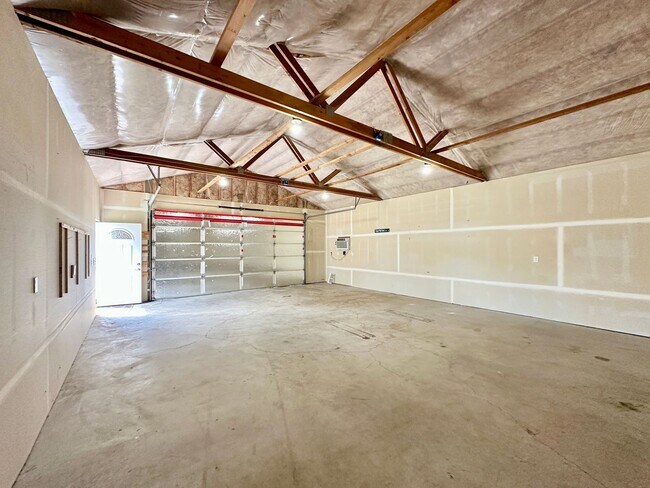 Building Photo - Newly Renovated Expansive Multi story 4 be...