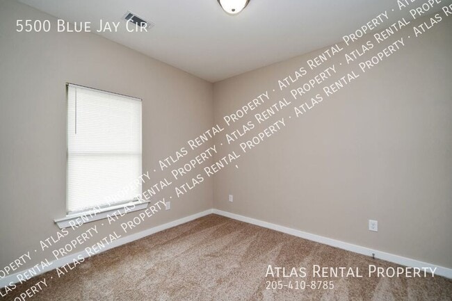 Building Photo - 5500 Blue Jay Cir