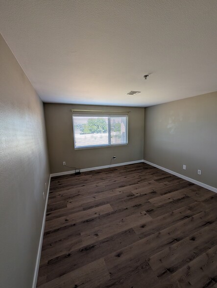 Building Photo - 2900 W Marina Dr
