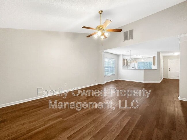 Building Photo - 112 Stewart Pl