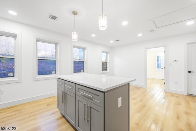 Building Photo - 169 New St