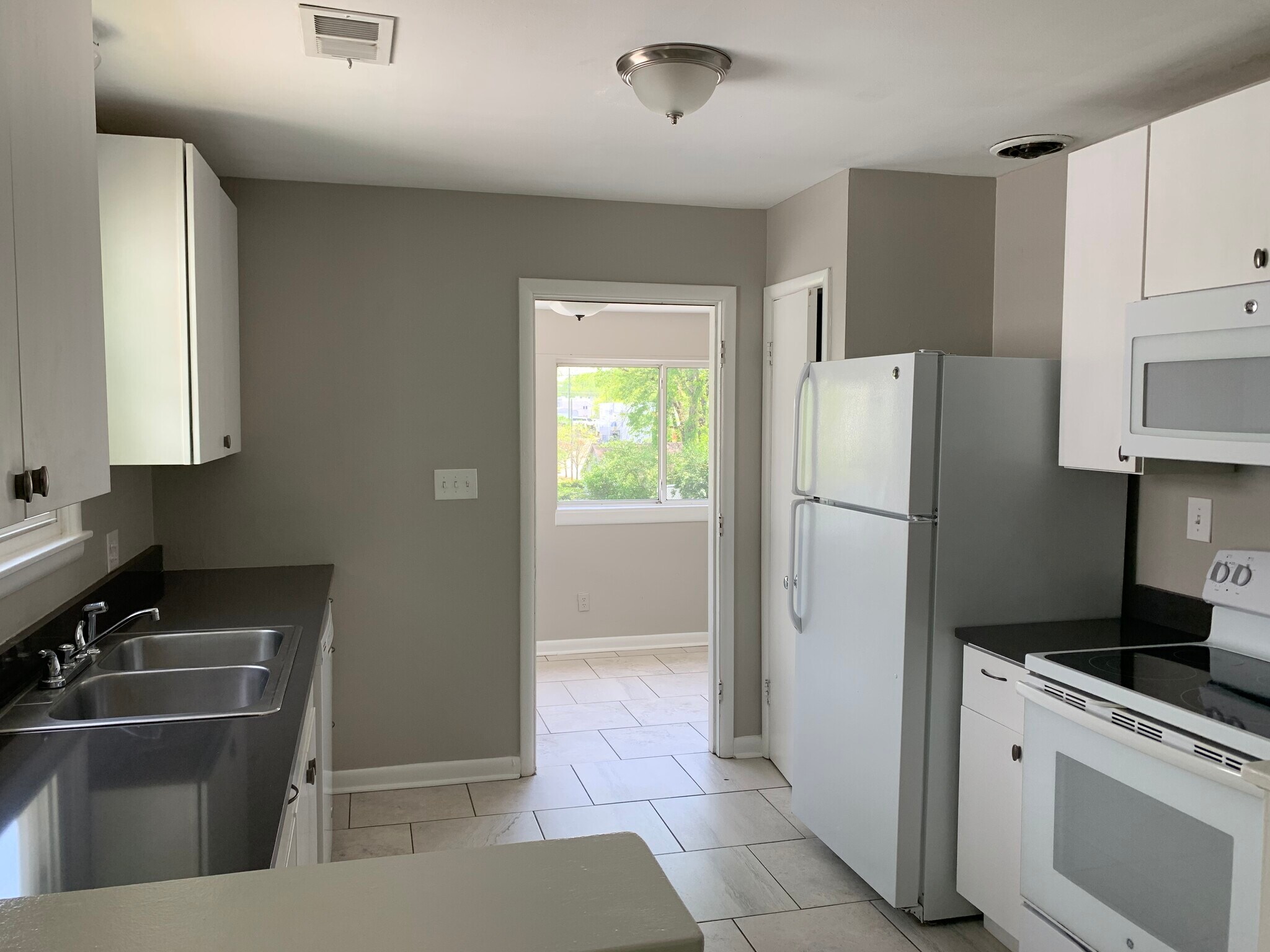 Building Photo - 2418 Brasher Ave