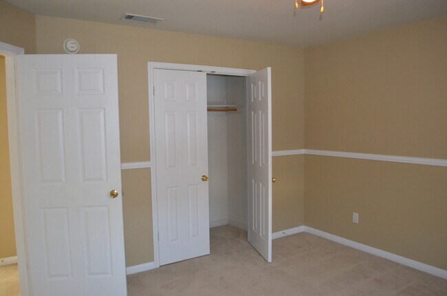 Building Photo - 2611 Echo Dr