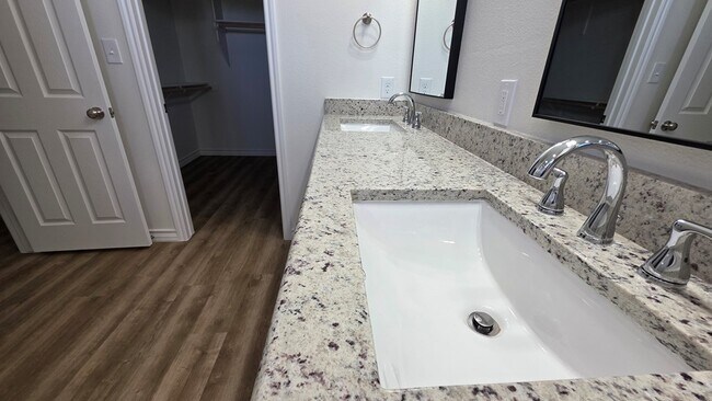 Building Photo - 1004 Killdeer Ct